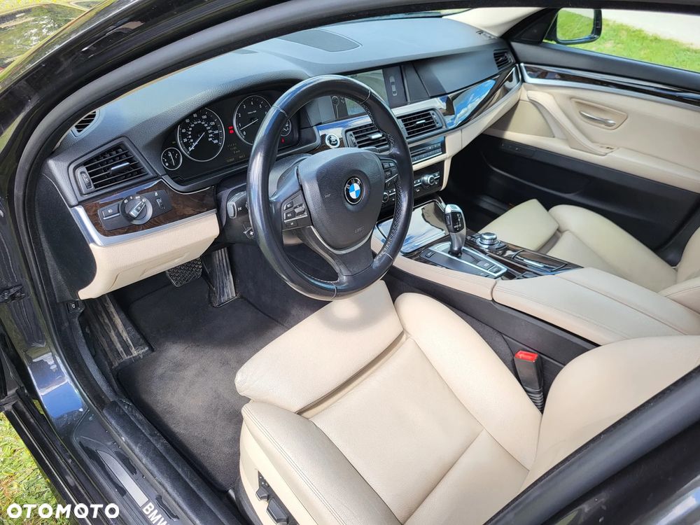 BMW Seria 5 528i - 27