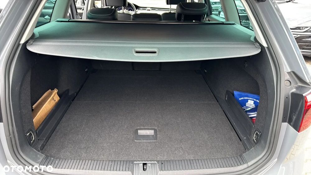 Volkswagen Passat - 32