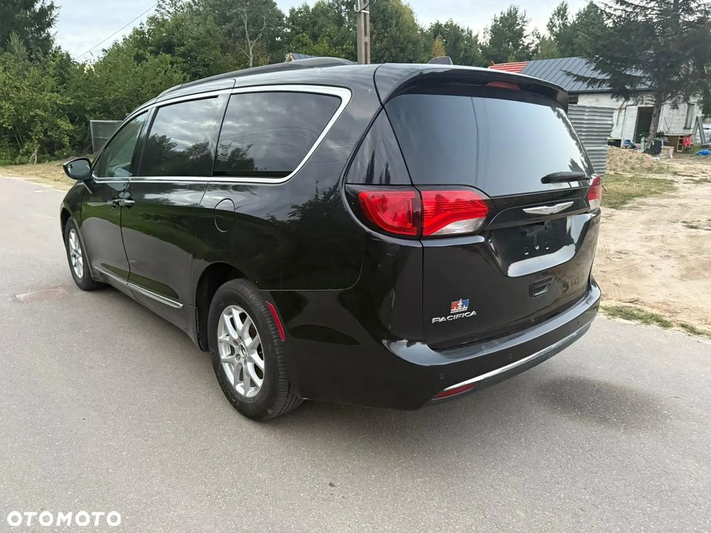 Chrysler Pacifica - 7