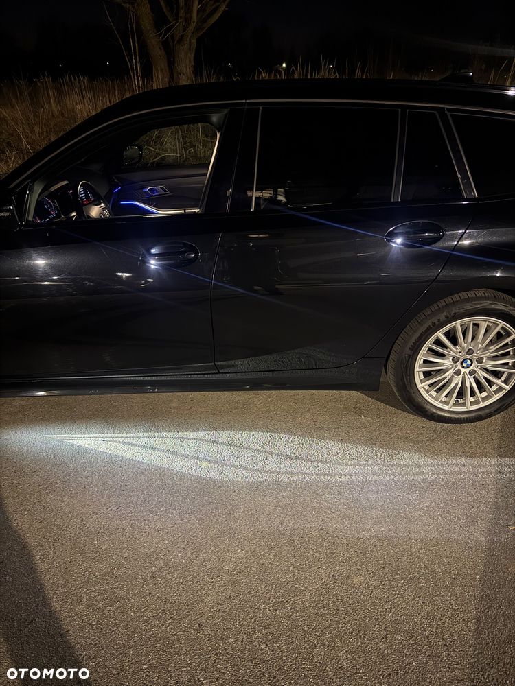 BMW Seria 3 320d Sport Line - 32