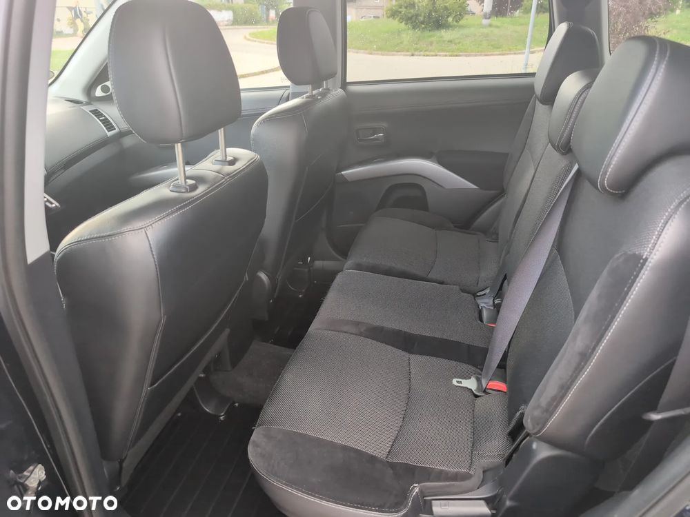 Mitsubishi Outlander - 14