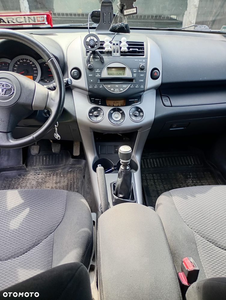 Toyota RAV4 - 6