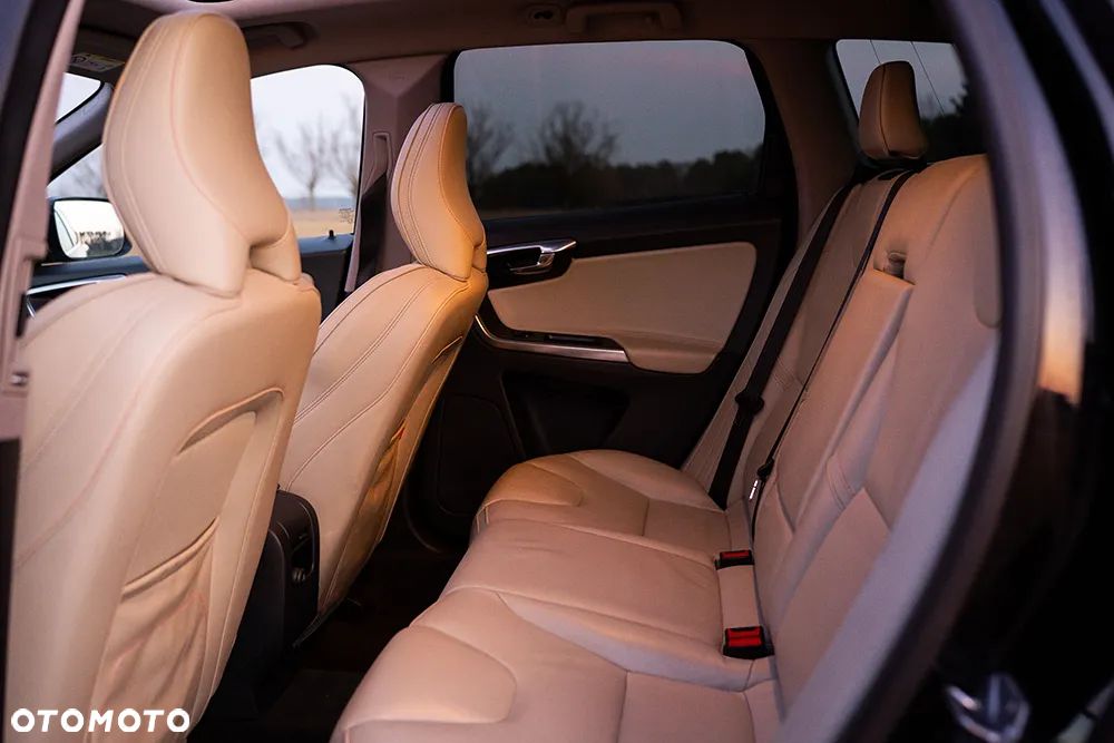 Volvo XC 60 D4 AWD Ocean Race - 32