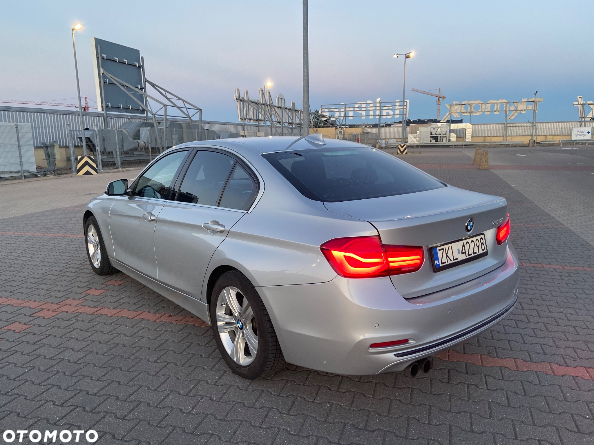BMW Seria 3 330i - 4