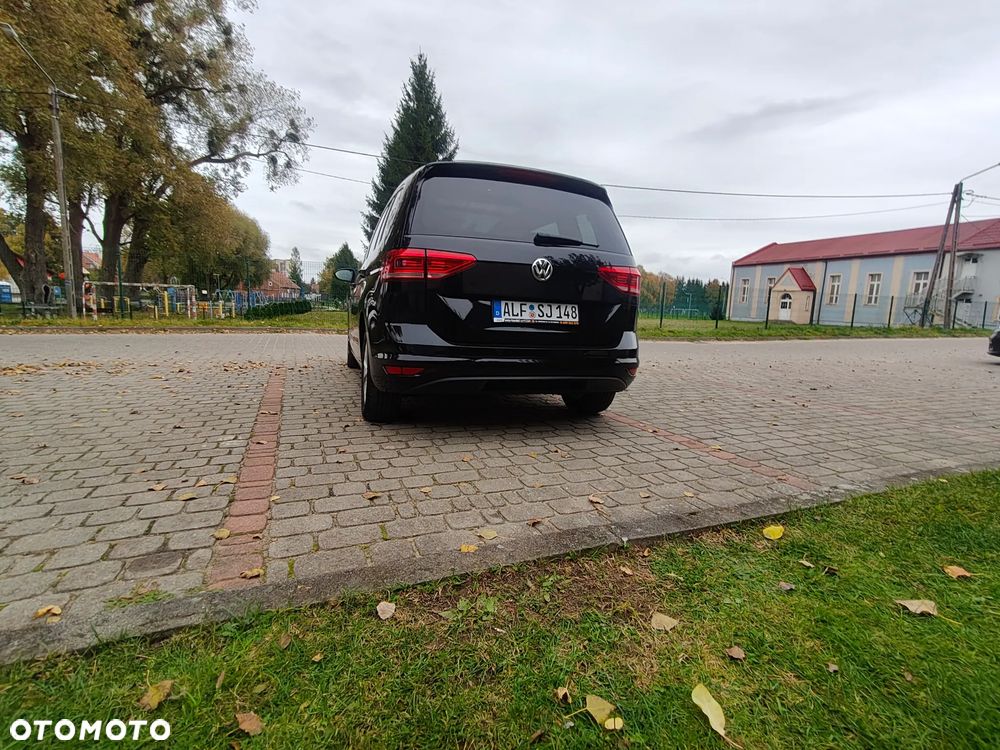 Volkswagen Touran - 33