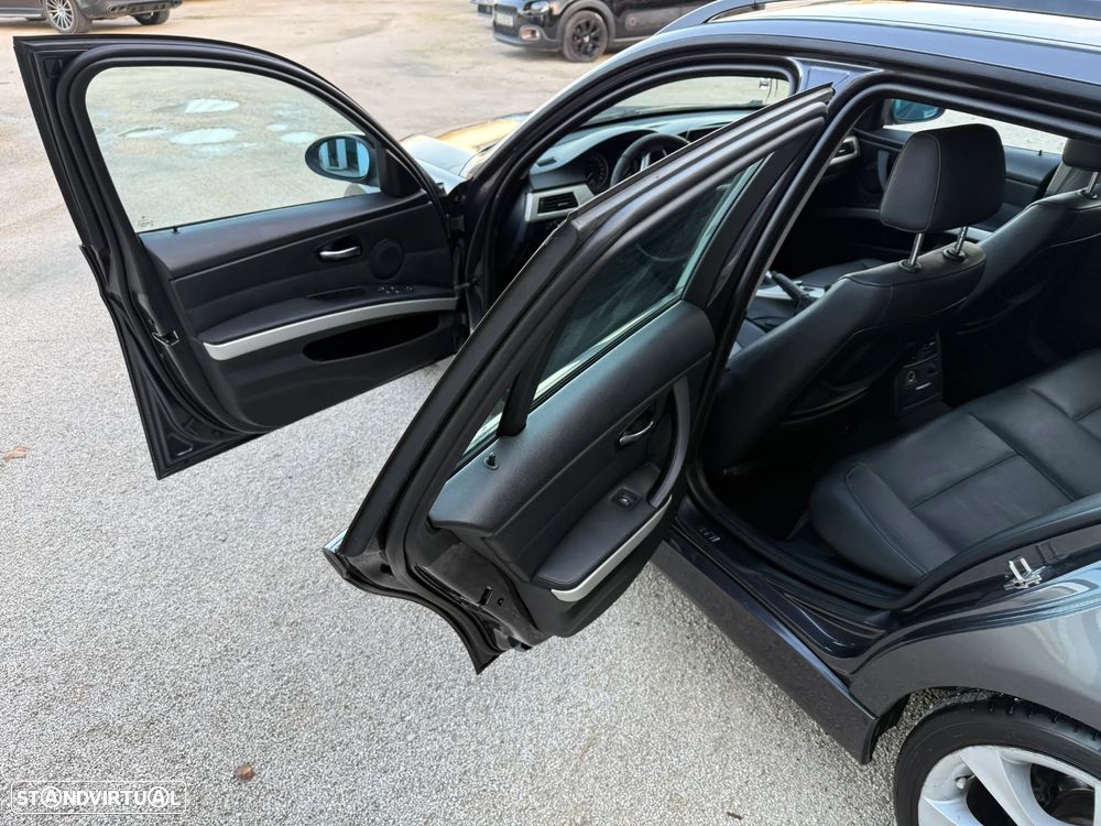 BMW 320 d Touring - 14