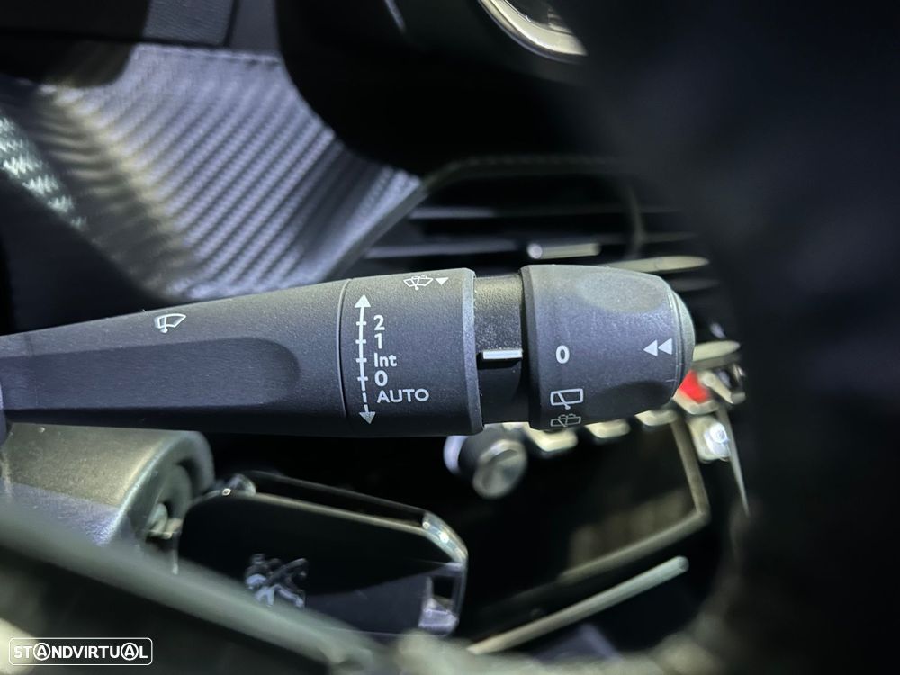 Peugeot 2008 1.2 PureTech Allure Pack - 38