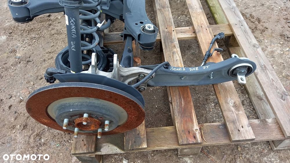 HYUNDAI SONATA VIII ZAWIESZENIE TYŁ PRAWE PRAWA ZWROTNICA SPRĘŻYNA WAHACZ