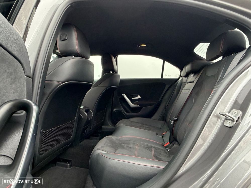 Mercedes-Benz A 250 Limousine e AMG Line - 11