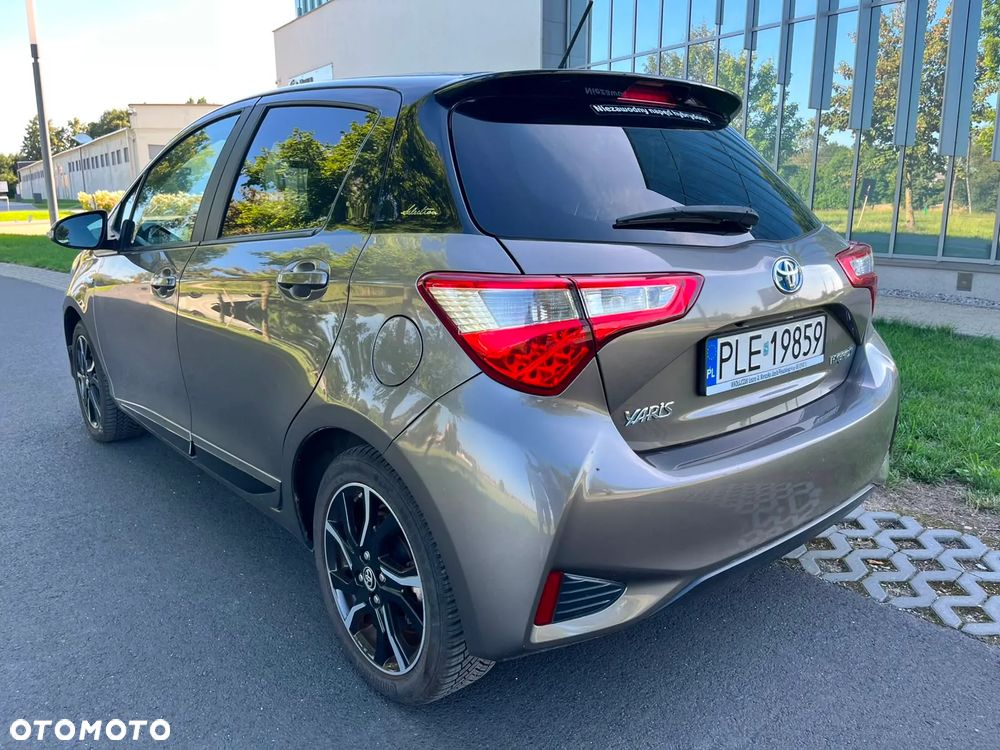 Toyota Yaris Hybrid 100 Selection Passion - 8
