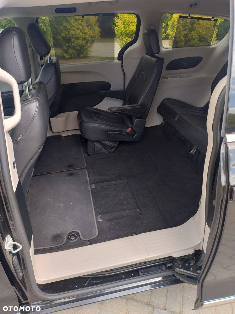 Chrysler Pacifica - 26