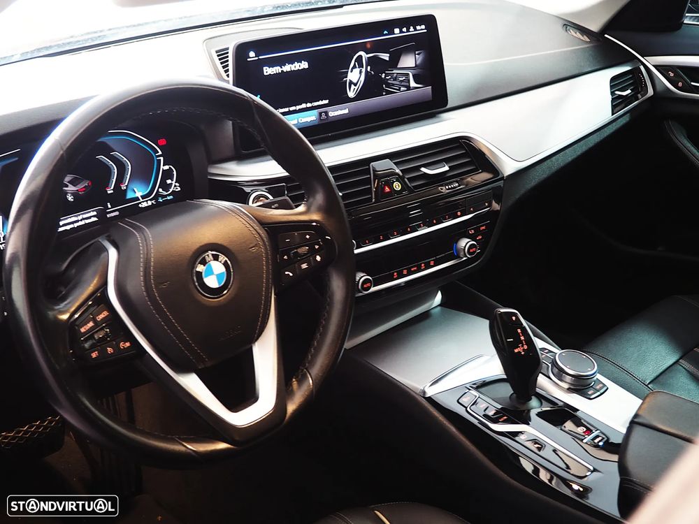BMW 530 e Line Luxury - 29