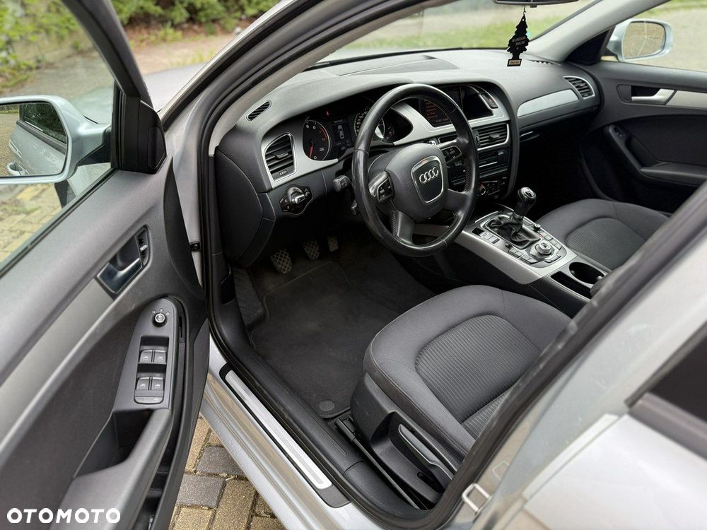 Audi A4 Limousine - 5