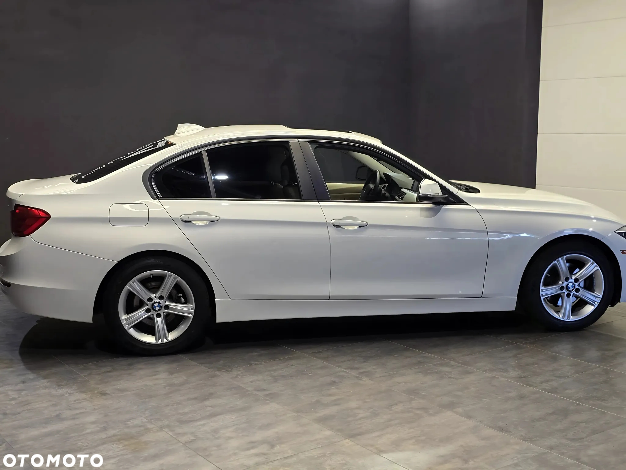 BMW Seria 3 328i xDrive - 9