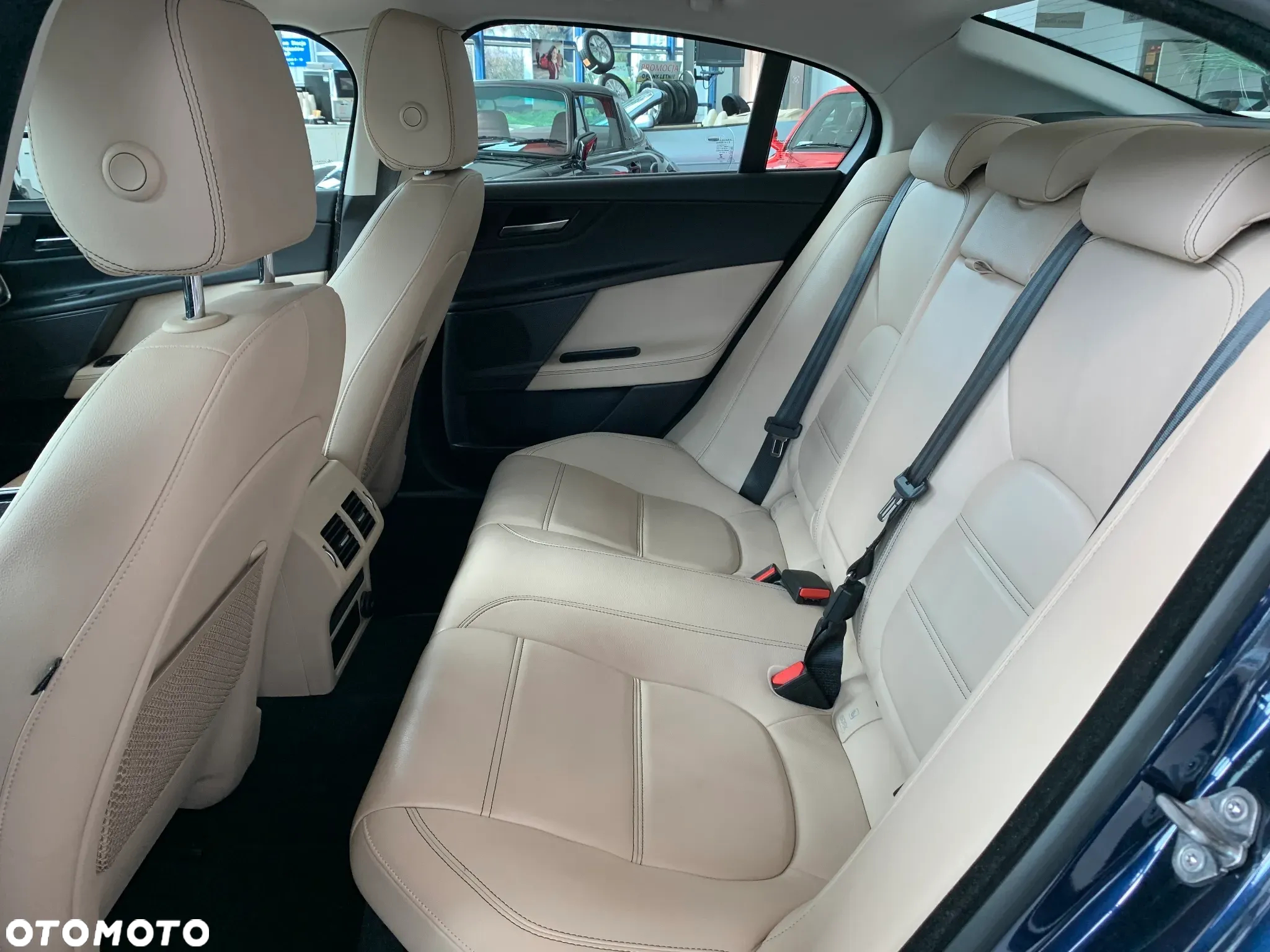 Jaguar XE 2.0 D Prestige - 17