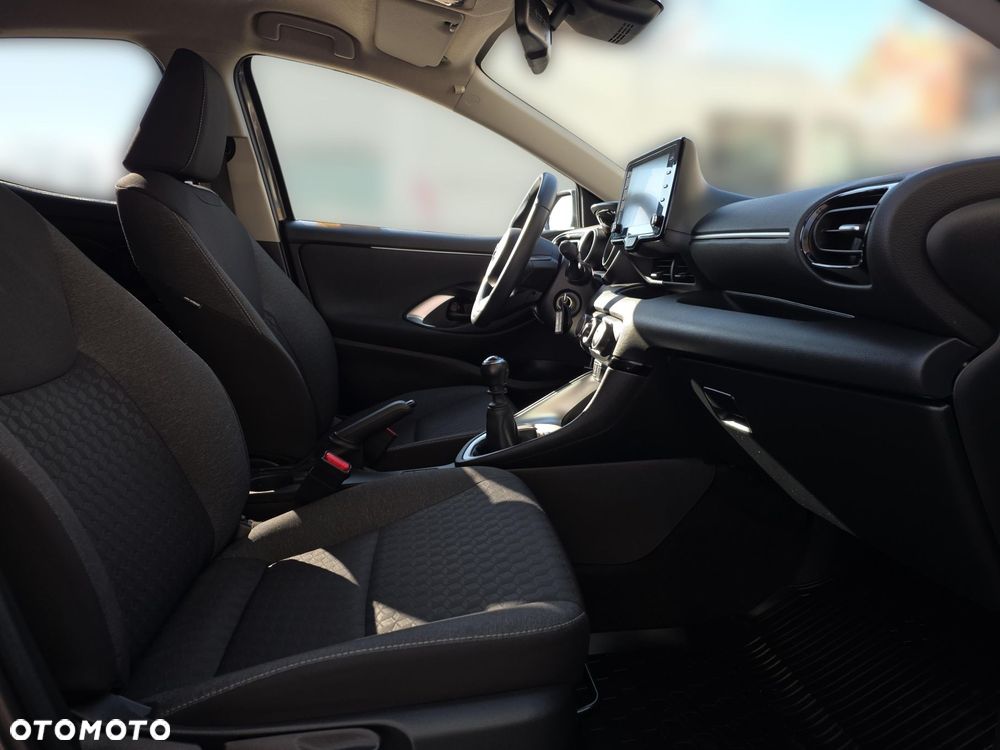 Toyota Yaris - 10