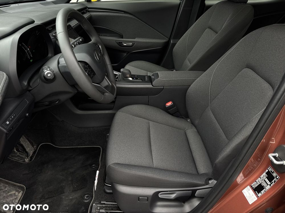 Lexus LBX 1.5 Hybrid - 13