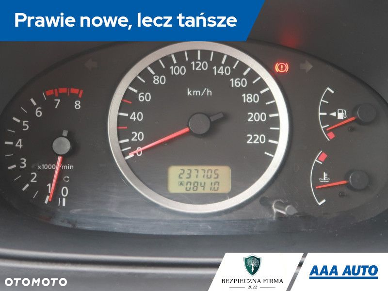 Nissan Almera Tino - 12