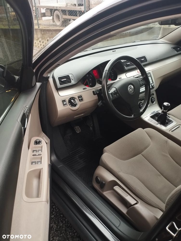 Volkswagen Passat 2.0 TDI DPF Comfortline - 12