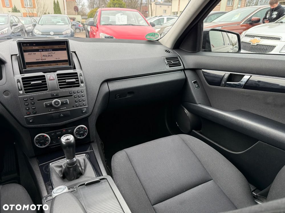 Mercedes-Benz Klasa C 220 CDI DPF (BlueEFFICIENCY) Elegance - 23