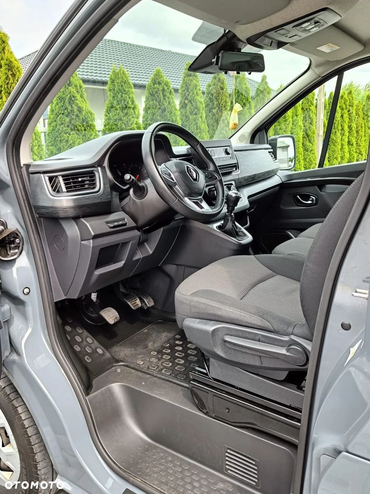 Renault Trafic 2.0 dCi - 11