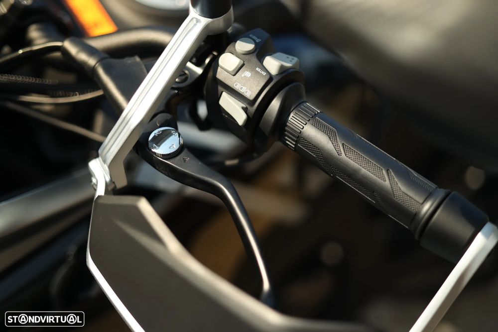 QJ Motor SRT 600SX Brembo - 11