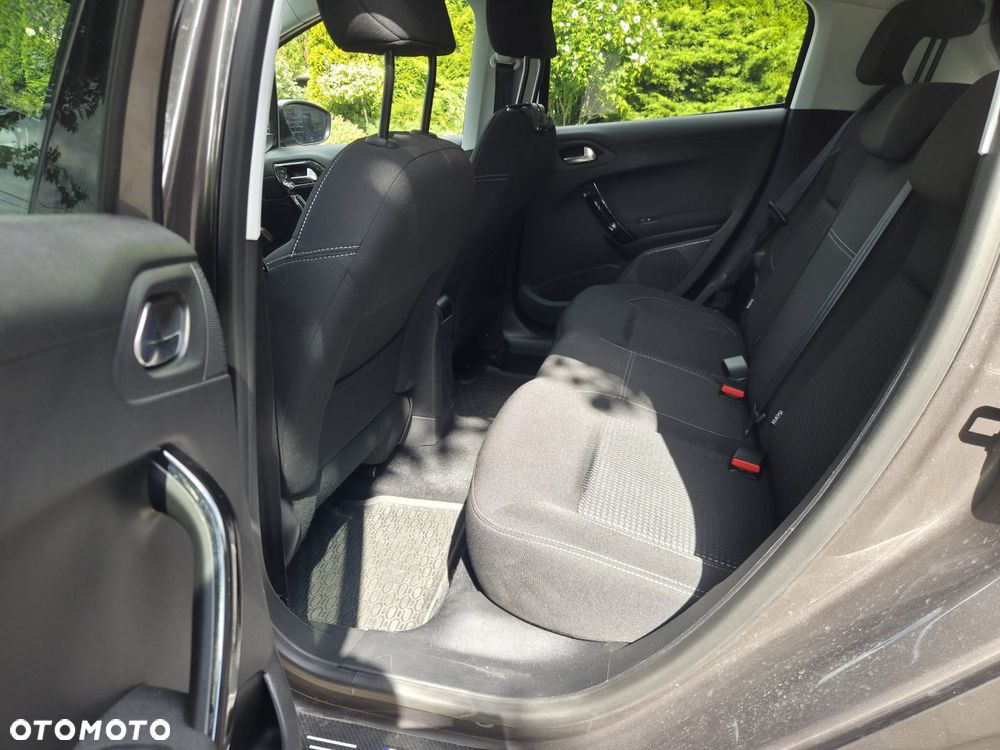 Peugeot 208 1.2 PureTech GPF Allure S&S - 12