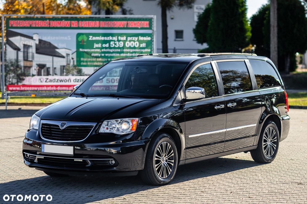 Lancia Voyager 2014 photo 2