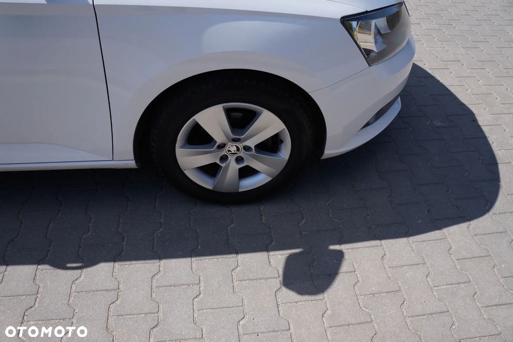 Skoda Fabia 1.0 Style Color - 17