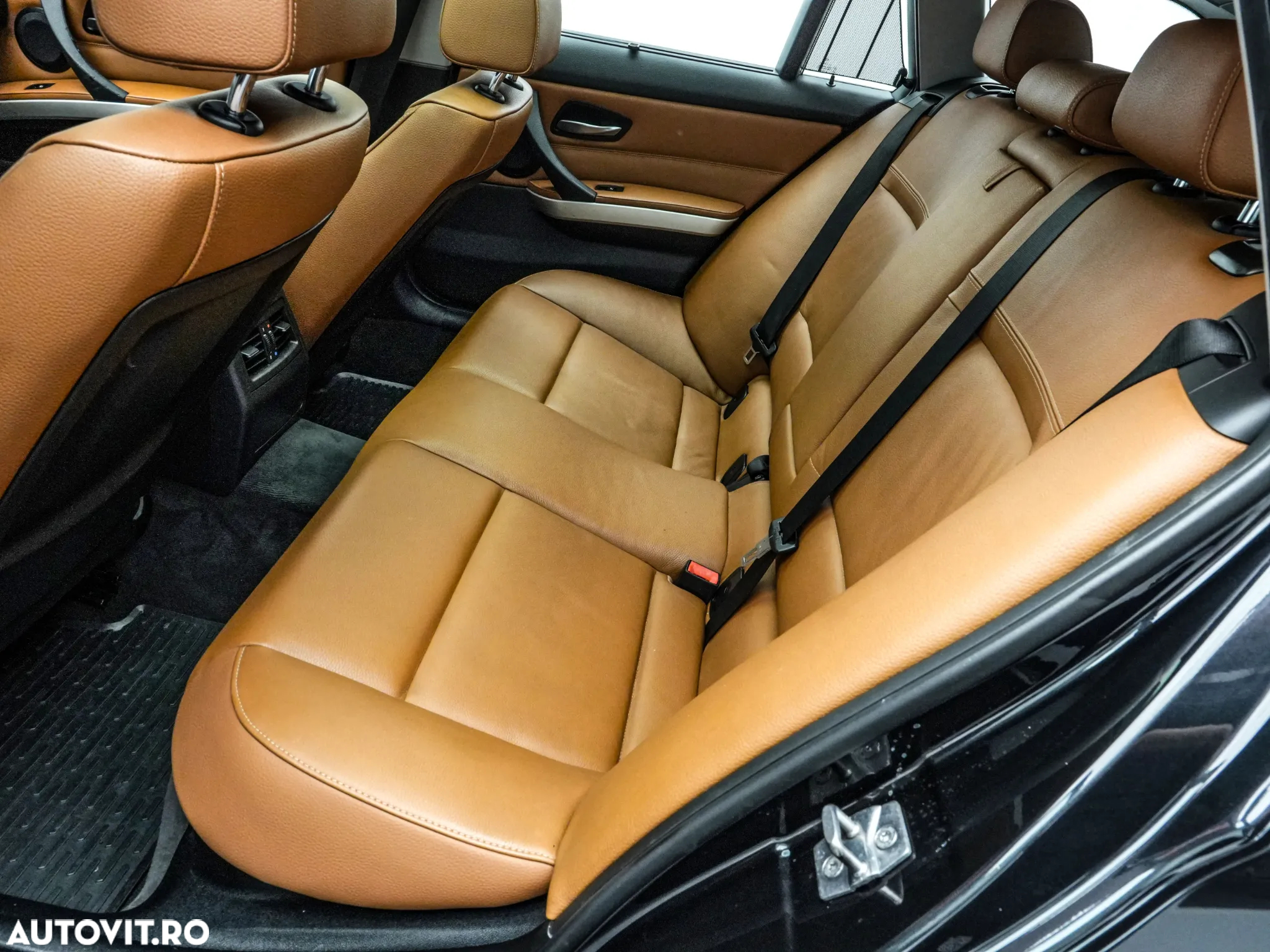 BMW Seria 3 318d - 14