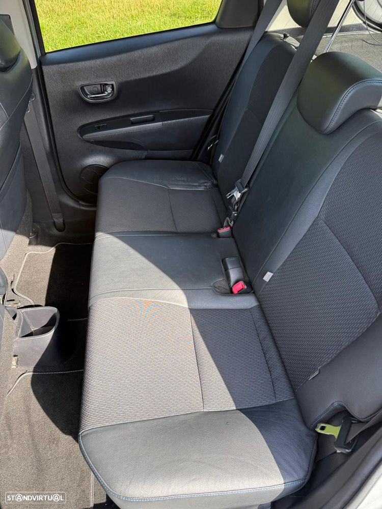 Toyota Yaris 1.5 HSD Comfort+P.Style - 11