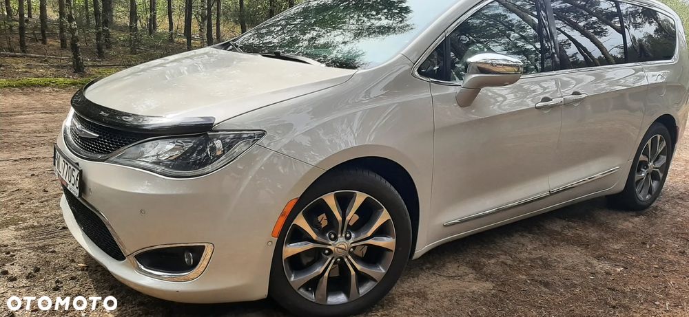 Chrysler Pacifica - 1