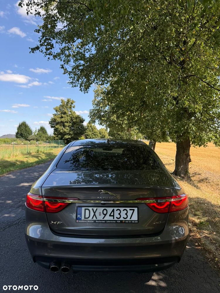 Jaguar XF 20d Prestige - 9