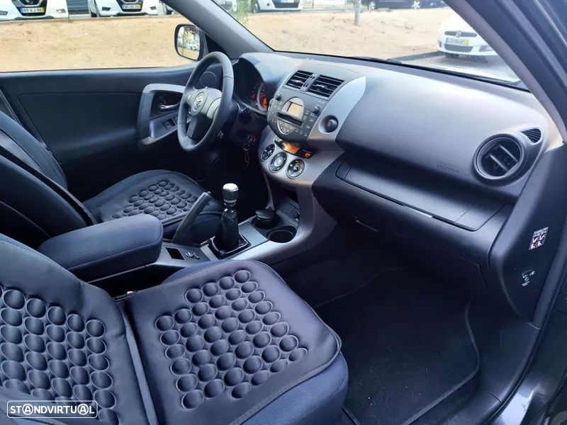 Toyota RAV4 2.2 D-4D - 7