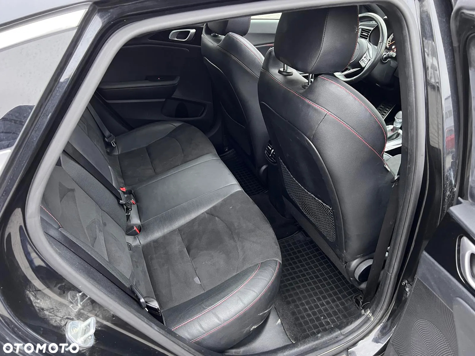 Kia ProCeed 1.6 T-GDI GT DCT - 28