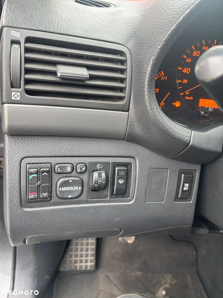 Toyota Avensis - 25