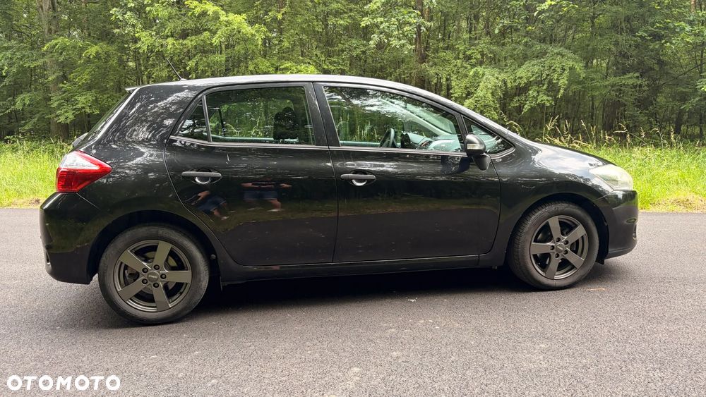 Toyota Auris 1.33 VVT-i Terra - 2
