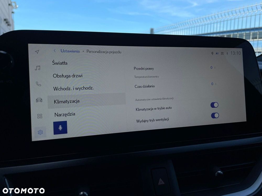 Lexus UX - 30