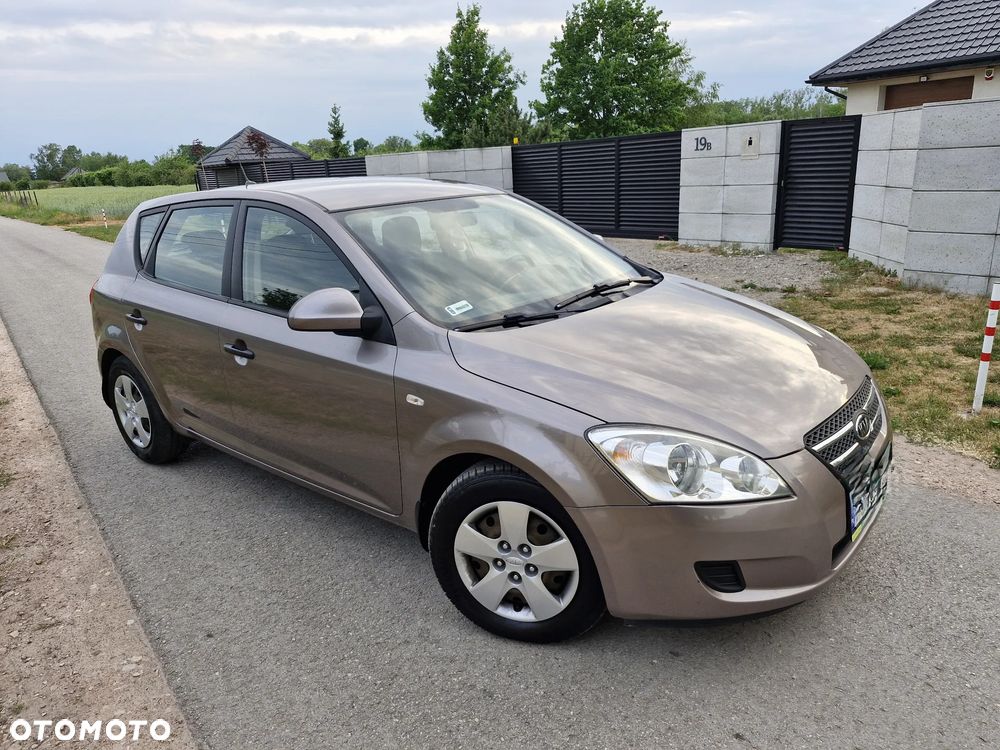 Kia Ceed 1.6 Crdi Comfort - 1