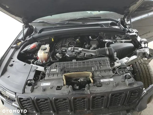 Jeep Grand Cherokee - 11