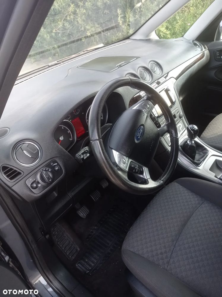 Ford Galaxy 2.0 TDCi Ghia - 23