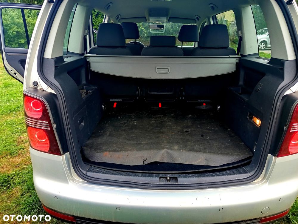 Volkswagen Touran 1.9 TDI DPF Blue Motion Conceptline - 20