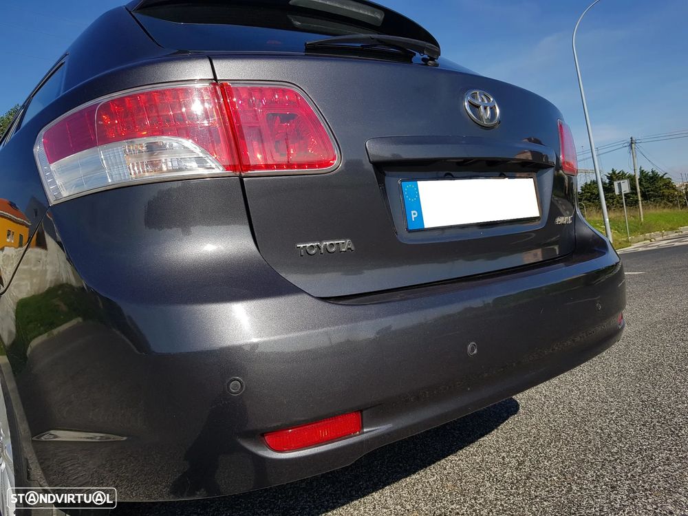 Toyota Avensis SW 2.0 D-4D Exclusive - 44