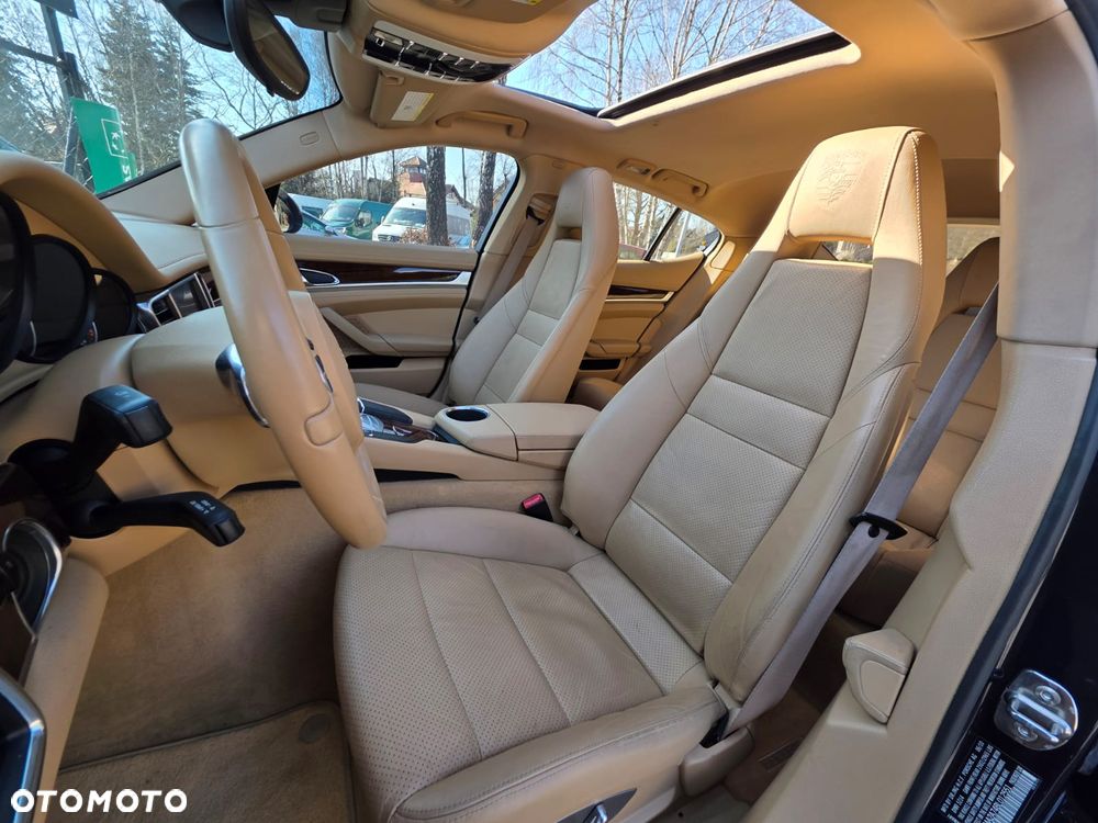 Porsche Panamera 4 PDK Platinum Edition - 17