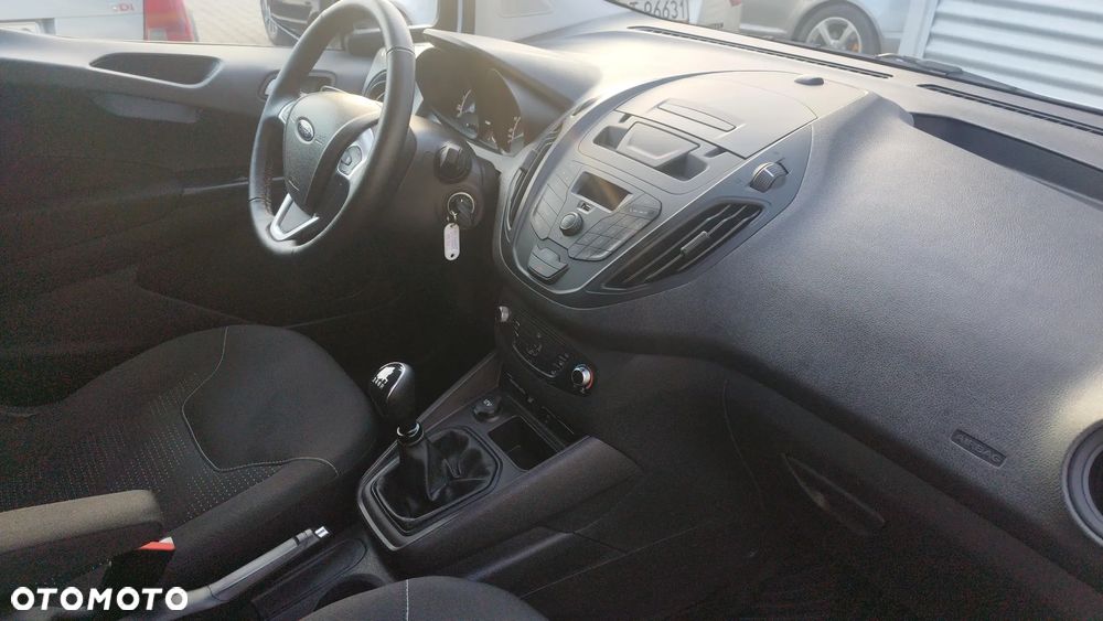 Ford Transit Courier - 21