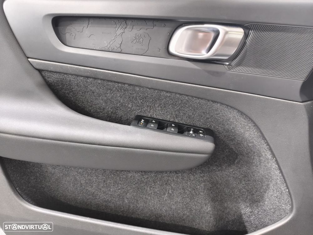 Volvo XC 40 Recharge Core - 11