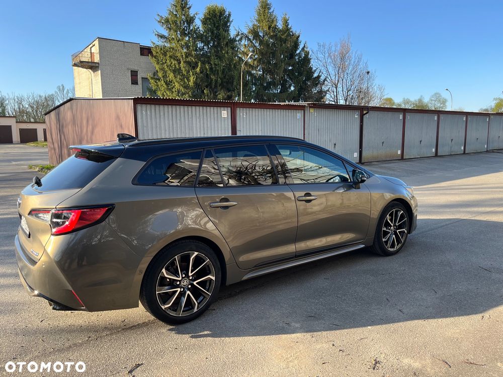 Toyota Corolla 2.0 Hybrid Executive - 8