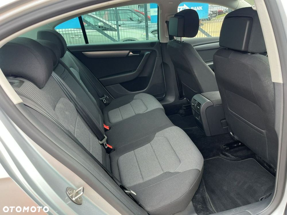 Volkswagen Passat - 21