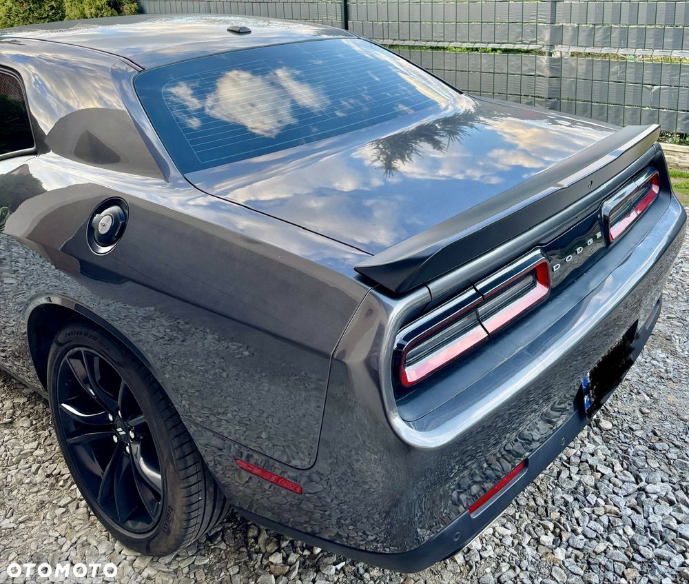 Dodge Challenger - 2