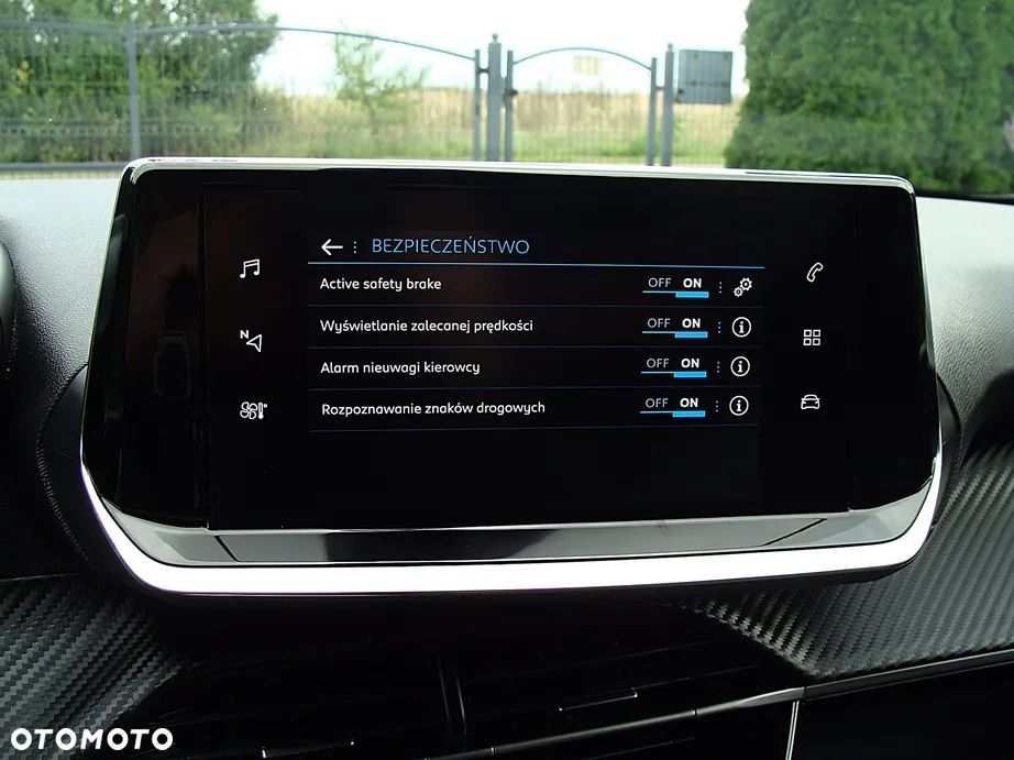 Peugeot 2008 1.5 BlueHDi Allure S&S EAT8 - 23